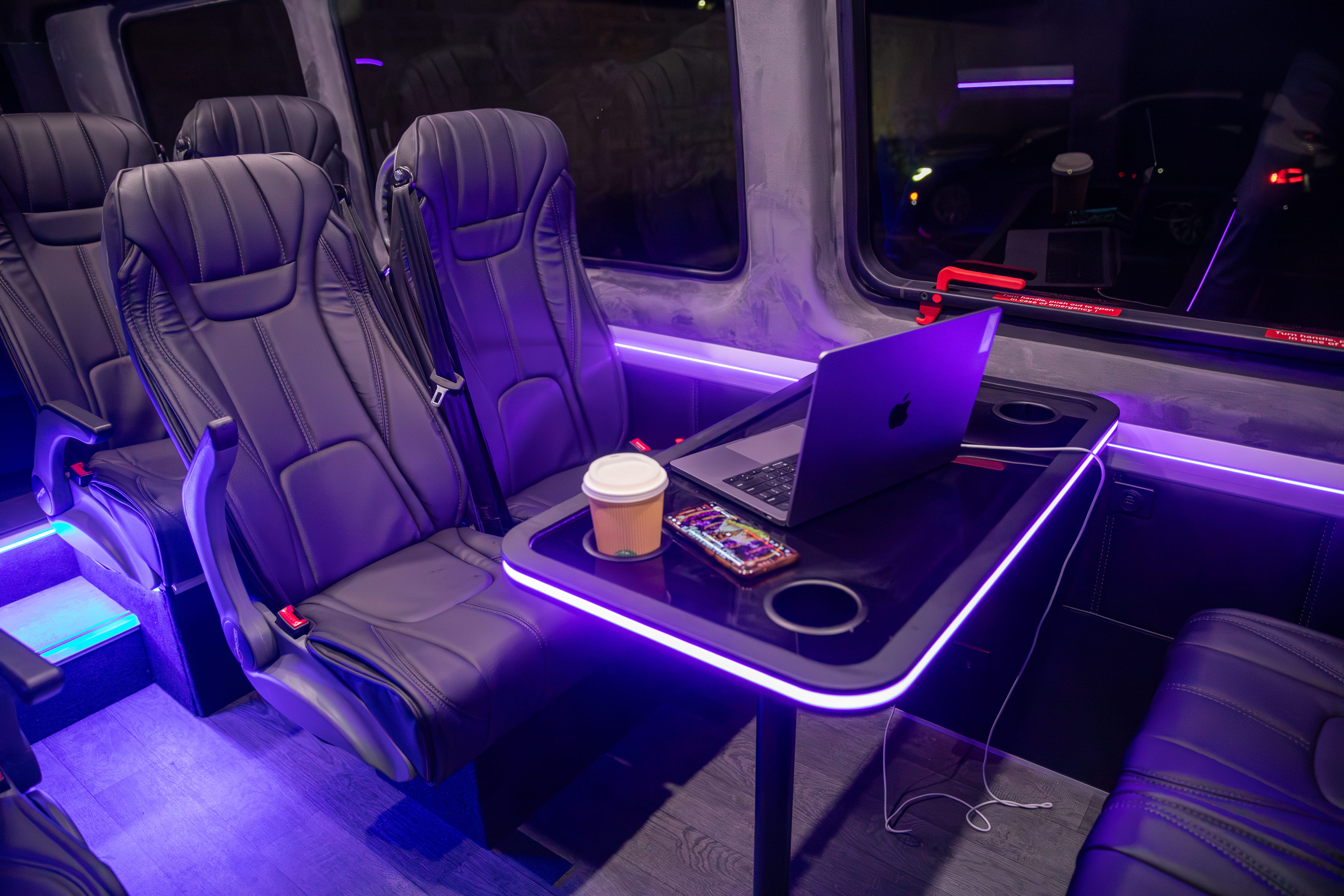 MERCEDEZ-BENZ SPRINTER 3500 AWD 14 PASSENGER Image 14